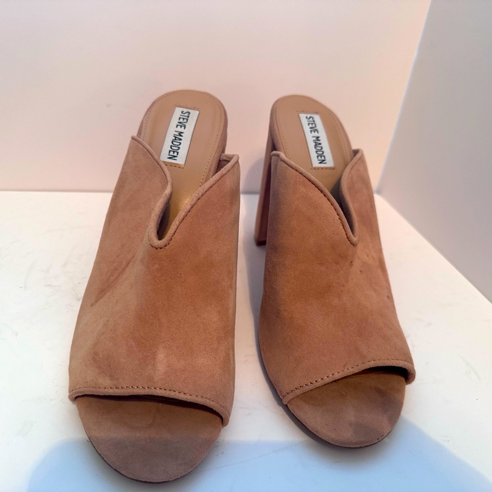 Steve Madden size 10, suede, light pink heel 4 in heel